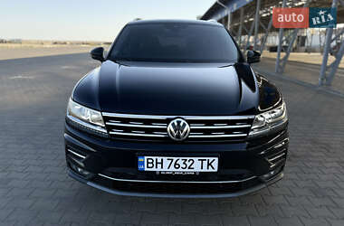 Внедорожник / Кроссовер Volkswagen Tiguan 2019 в 