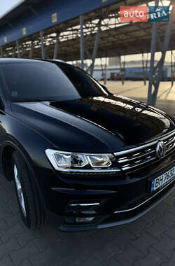Внедорожник / Кроссовер Volkswagen Tiguan 2019 в 