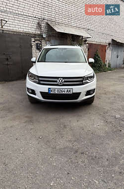 Позашляховик / Кросовер Volkswagen Tiguan 2015 в 