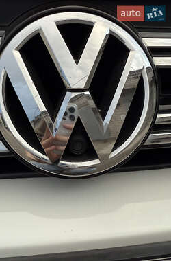 Позашляховик / Кросовер Volkswagen Tiguan 2015 в 