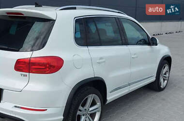 Внедорожник / Кроссовер Volkswagen Tiguan 2016 в 