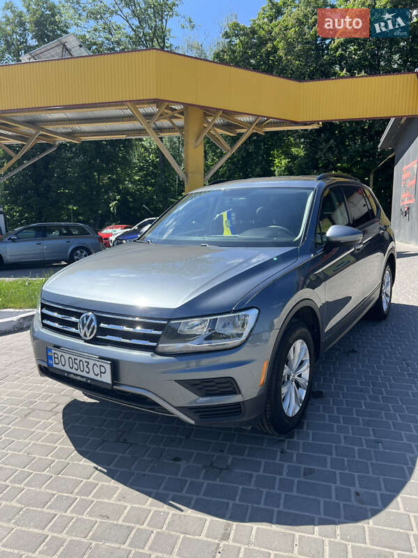 Внедорожник / Кроссовер Volkswagen Tiguan 2017 в 