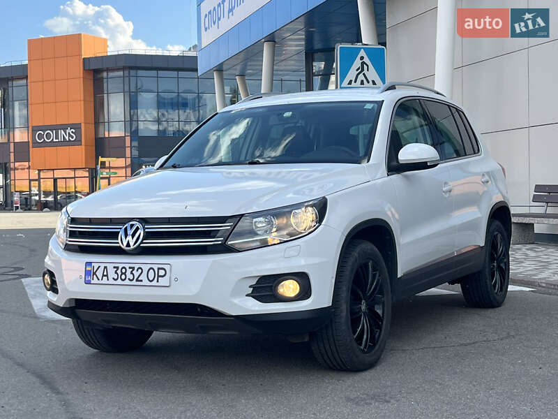 Позашляховик / Кросовер Volkswagen Tiguan 2013 в 