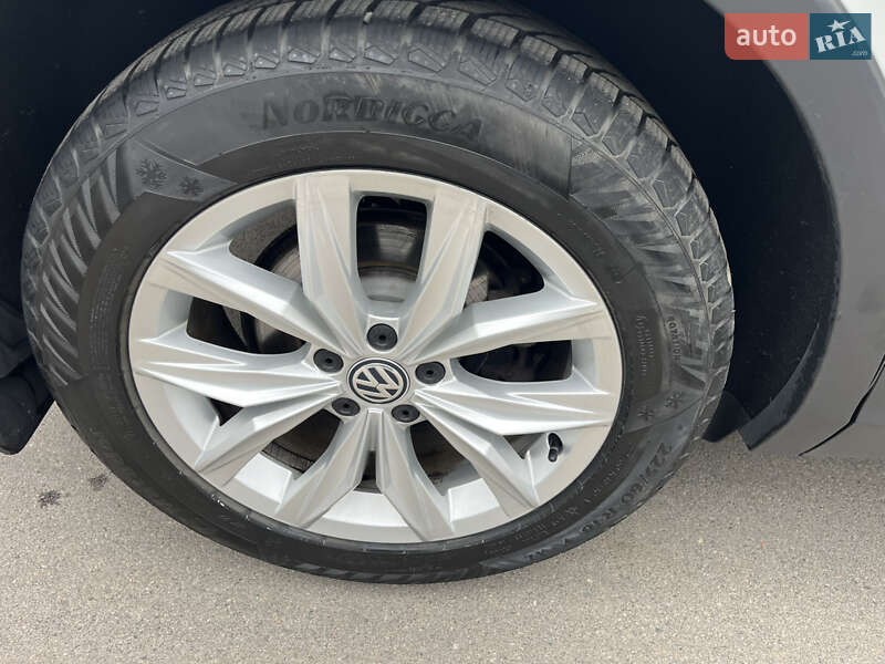 Внедорожник / Кроссовер Volkswagen Tiguan 2017 в Виннице