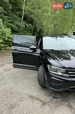 Позашляховик / Кросовер Volkswagen Tiguan 2017 в 