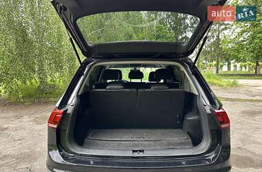 Позашляховик / Кросовер Volkswagen Tiguan 2017 в 