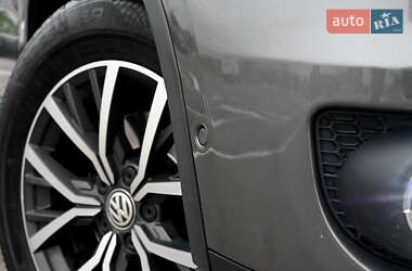 Внедорожник / Кроссовер Volkswagen Tiguan 2014 в 