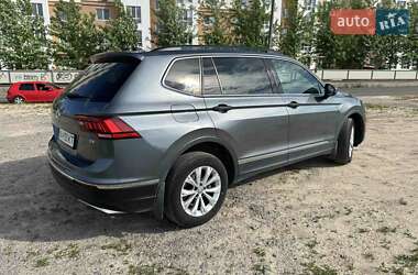 Внедорожник / Кроссовер Volkswagen Tiguan 2018 в 
