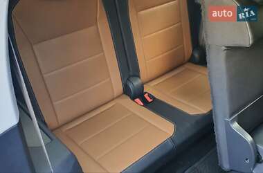 Позашляховик / Кросовер Volkswagen Tiguan 2018 в 