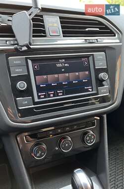 Позашляховик / Кросовер Volkswagen Tiguan 2017 в 