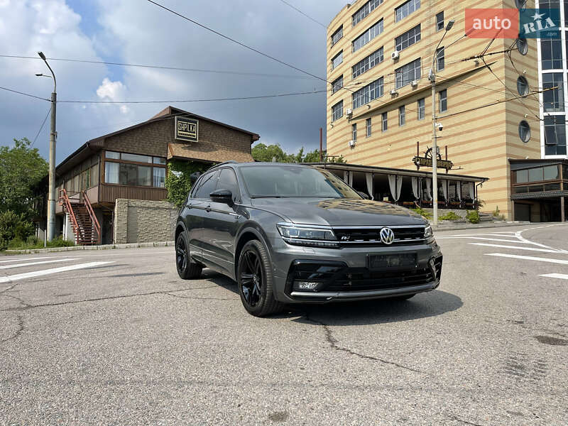 Внедорожник / Кроссовер Volkswagen Tiguan 2020 в 