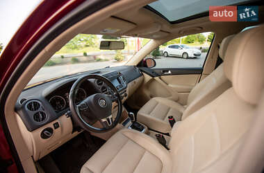 Внедорожник / Кроссовер Volkswagen Tiguan 2013 в 