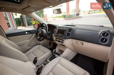 Внедорожник / Кроссовер Volkswagen Tiguan 2013 в 
