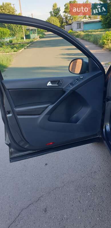 Внедорожник / Кроссовер Volkswagen Tiguan 2012 в Южноукраинске