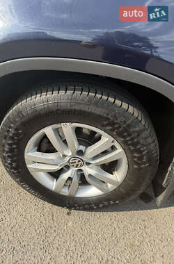 Внедорожник / Кроссовер Volkswagen Tiguan 2012 в 