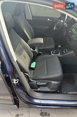 Внедорожник / Кроссовер Volkswagen Tiguan 2012 в 
