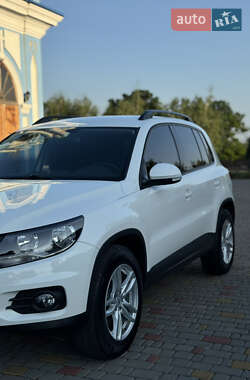 Внедорожник / Кроссовер Volkswagen Tiguan 2011 в 