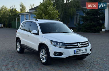 Внедорожник / Кроссовер Volkswagen Tiguan 2011 в 