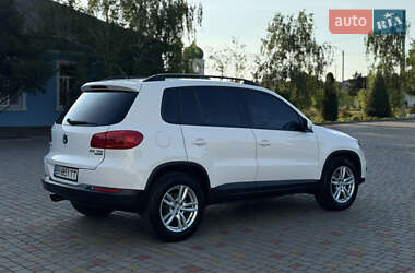 Внедорожник / Кроссовер Volkswagen Tiguan 2011 в 