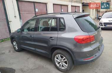 Позашляховик / Кросовер Volkswagen Tiguan 2016 в 