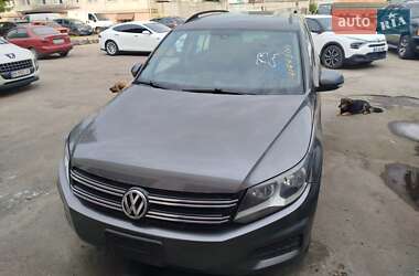 Позашляховик / Кросовер Volkswagen Tiguan 2016 в 