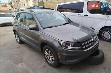 Позашляховик / Кросовер Volkswagen Tiguan 2016 в 