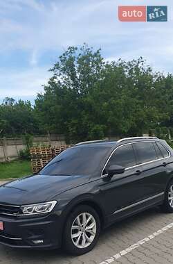 Внедорожник / Кроссовер Volkswagen Tiguan 2018 в 