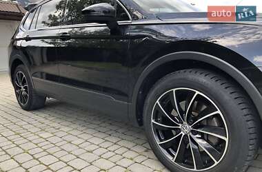Внедорожник / Кроссовер Volkswagen Tiguan 2019 в 