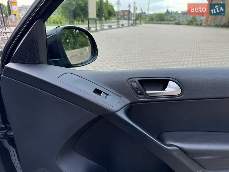 Volkswagen Tiguan 2017 VIN WVGTV7AX5HK024101 фото оголошення 32 з 98