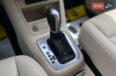 Внедорожник / Кроссовер Volkswagen Tiguan 2016 в 