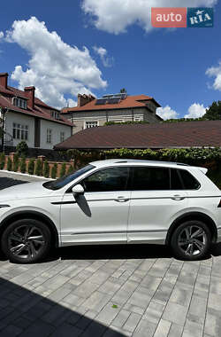 Внедорожник / Кроссовер Volkswagen Tiguan 2021 в 