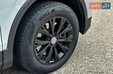 Внедорожник / Кроссовер Volkswagen Tiguan 2018 в 