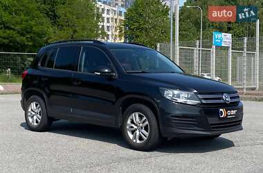 Внедорожник / Кроссовер Volkswagen Tiguan 2015 в 