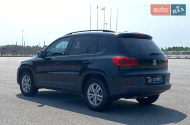Внедорожник / Кроссовер Volkswagen Tiguan 2015 в 