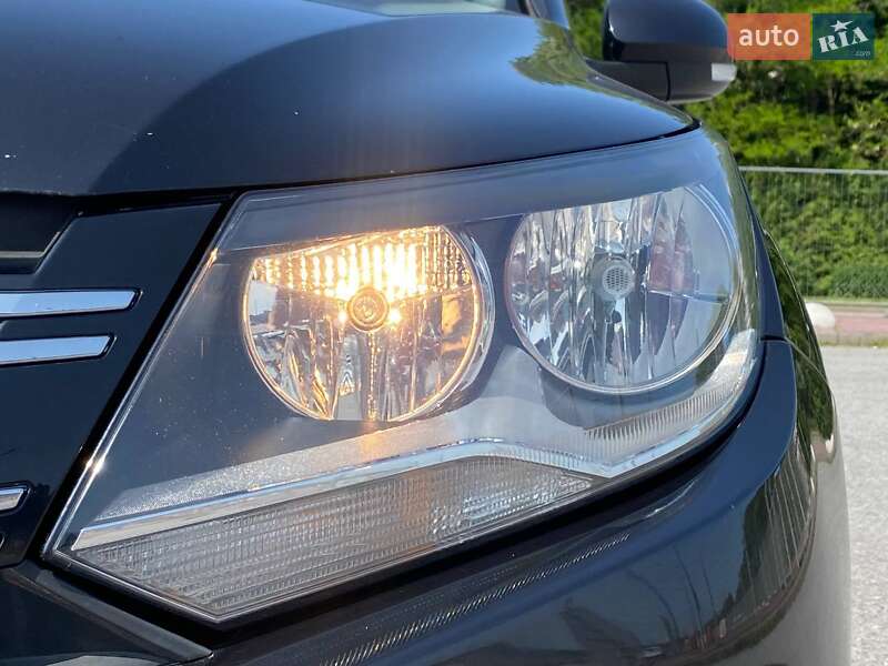 Внедорожник / Кроссовер Volkswagen Tiguan 2015 в Львове