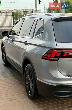Позашляховик / Кросовер Volkswagen Tiguan 2023 в 