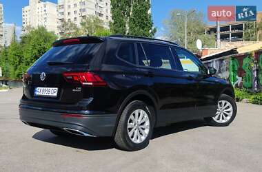 Позашляховик / Кросовер Volkswagen Tiguan 2017 в 
