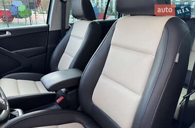 Внедорожник / Кроссовер Volkswagen Tiguan 2016 в 