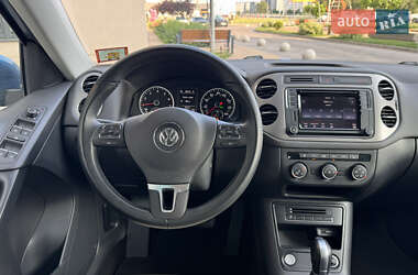 Внедорожник / Кроссовер Volkswagen Tiguan 2016 в 