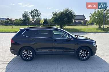Внедорожник / Кроссовер Volkswagen Tiguan 2019 в 