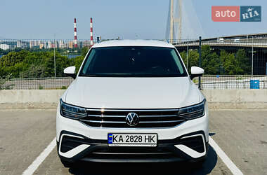 Внедорожник / Кроссовер Volkswagen Tiguan 2024 в 