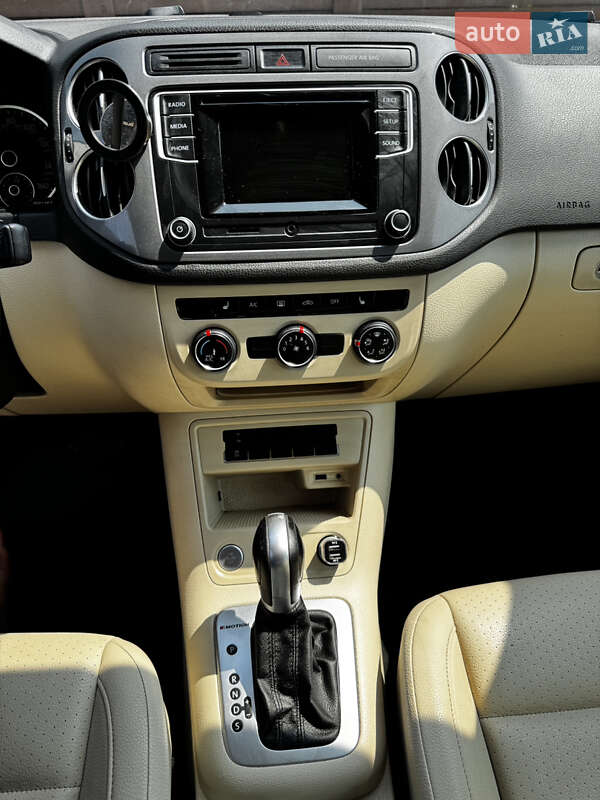 Внедорожник / Кроссовер Volkswagen Tiguan 2017 в Ирпене