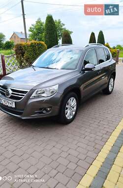 Внедорожник / Кроссовер Volkswagen Tiguan 2011 в 