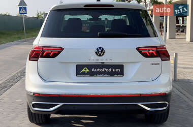Внедорожник / Кроссовер Volkswagen Tiguan 2021 в 