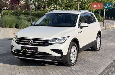 Внедорожник / Кроссовер Volkswagen Tiguan 2021 в 