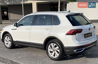 Внедорожник / Кроссовер Volkswagen Tiguan 2021 в 