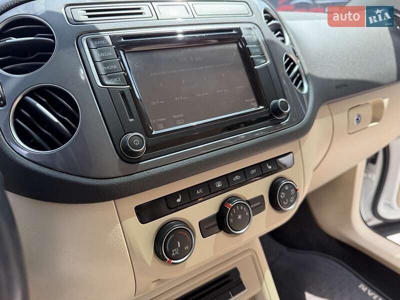 Внедорожник / Кроссовер Volkswagen Tiguan 2016 в Днепре