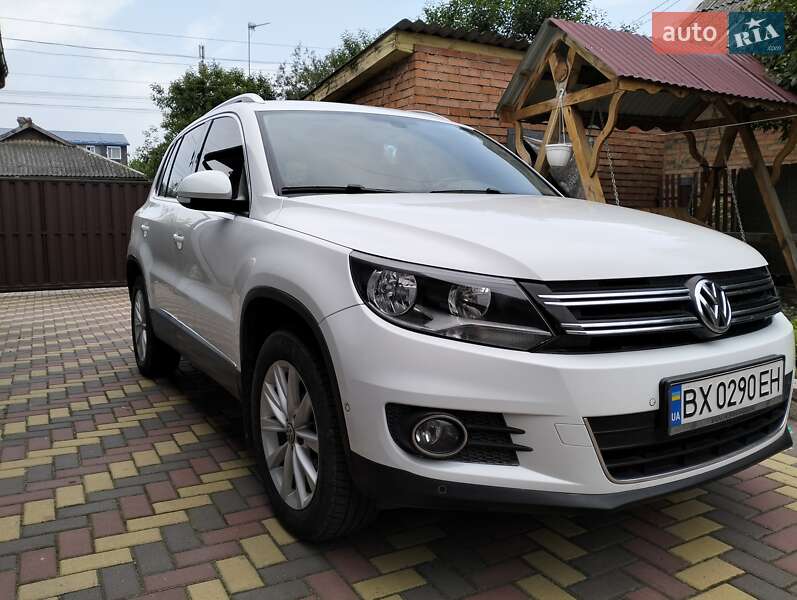 Внедорожник / Кроссовер Volkswagen Tiguan 2015 в Хмельницком