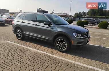 Внедорожник / Кроссовер Volkswagen Tiguan 2020 в 