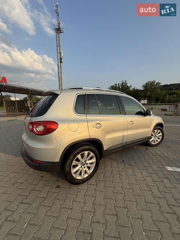 Внедорожник / Кроссовер Volkswagen Tiguan 2011 в Черновцах